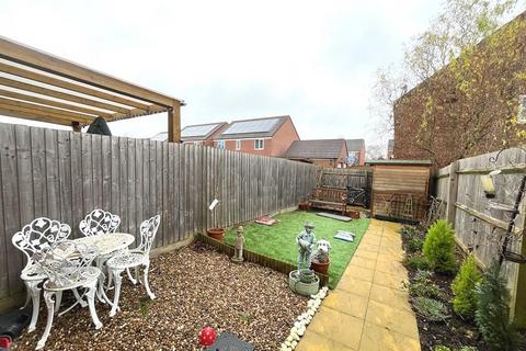 2 bedroom terraced house for sale, Snaffle Way, Evesham