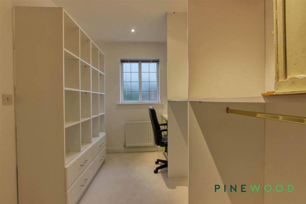 Wlk in wardrobe/study