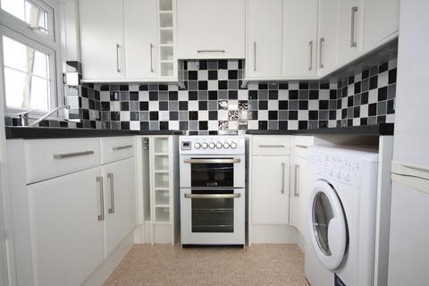 1 bedroom flat to rent, Langley Walk, Woking GU22