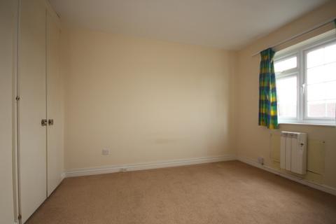 1 bedroom flat to rent, Langley Walk, Woking GU22