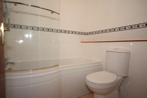 1 bedroom flat to rent, Langley Walk, Woking GU22