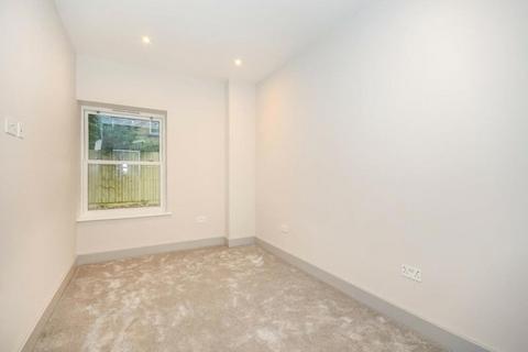 2 bedroom ground floor flat to rent, Christchurch Road, Bournemouth, BH1