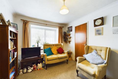 69 Fairmead Close, Nottingham, NG3 3EQ