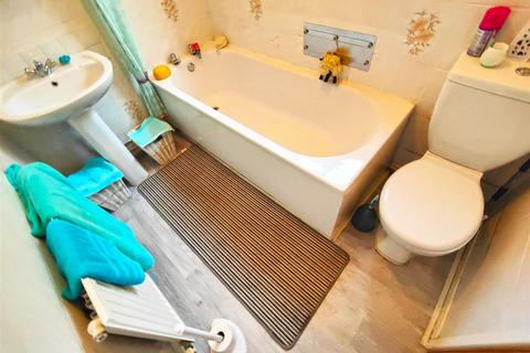 69 Fairmead Close, Nottingham, NG3 3EQ