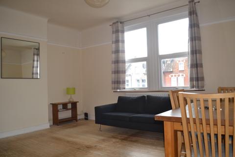 2 bedroom flat to rent, Ellison Road, London SW16