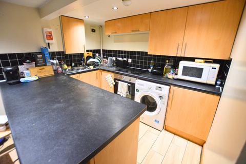 4 bedroom terraced house to rent, BILLS INCLUDED - Harold Place, Hyde Park, Leeds, LS6, Leeds LS6