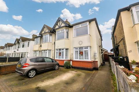 2 bedroom apartment to rent, Bournemouth Park Road, Southend On Sea, Essex