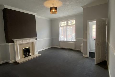 2 bedroom terraced house to rent, Welldeck Road