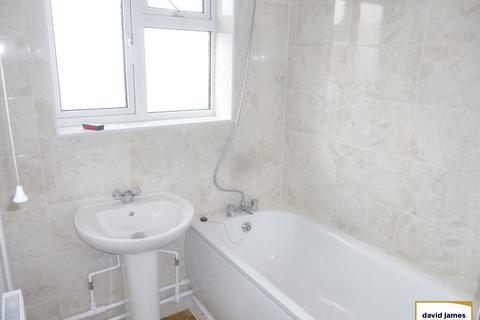 2 bedroom flat to rent, Weston Grove, Bromley