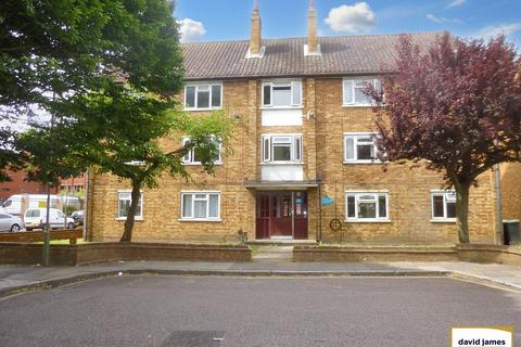 2 bedroom flat to rent, Weston Grove, Bromley