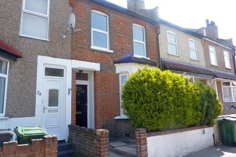 3 bedroom terraced house to rent, Luton Road, London E17