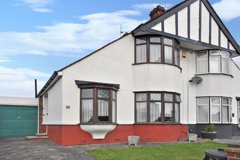 3 bedroom semi-detached house to rent, Berkeley Avenue, Ilford IG5