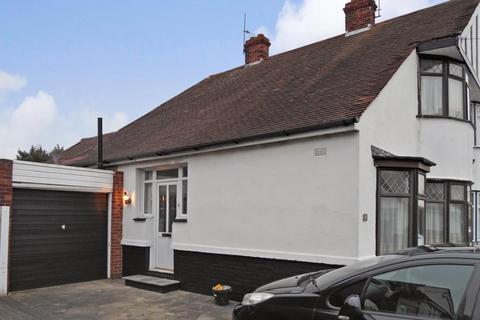 3 bedroom semi-detached house to rent, Berkeley Avenue, Ilford IG5