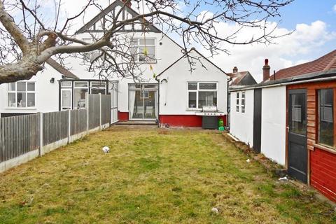 3 bedroom semi-detached house to rent, Berkeley Avenue, Ilford IG5