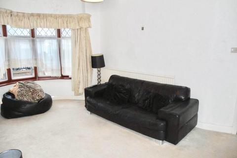 3 bedroom semi-detached house to rent, Berkeley Avenue, Ilford IG5