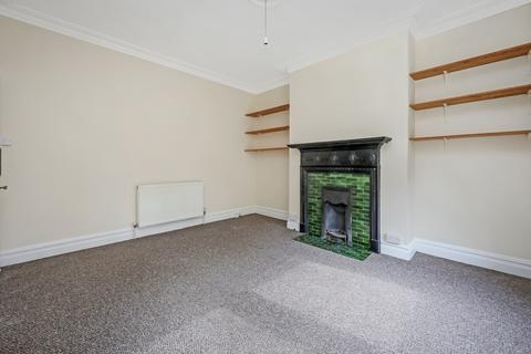 2 bedroom flat to rent, Cannon Road, London N14