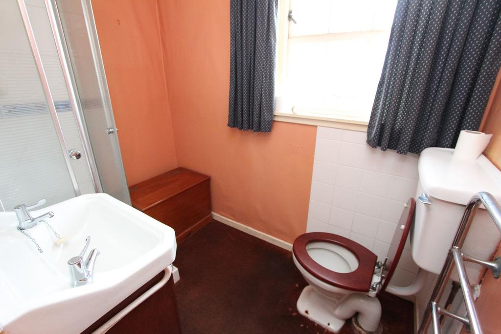 Basement flat - Shower room