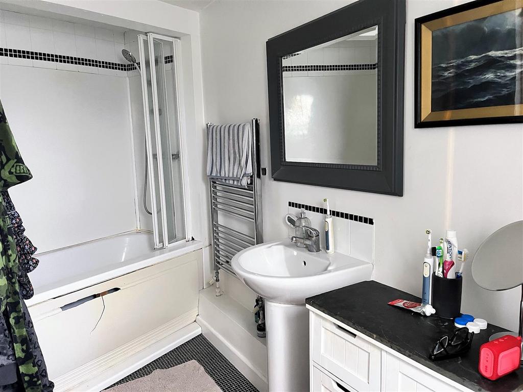 Bathroom ..jpg
