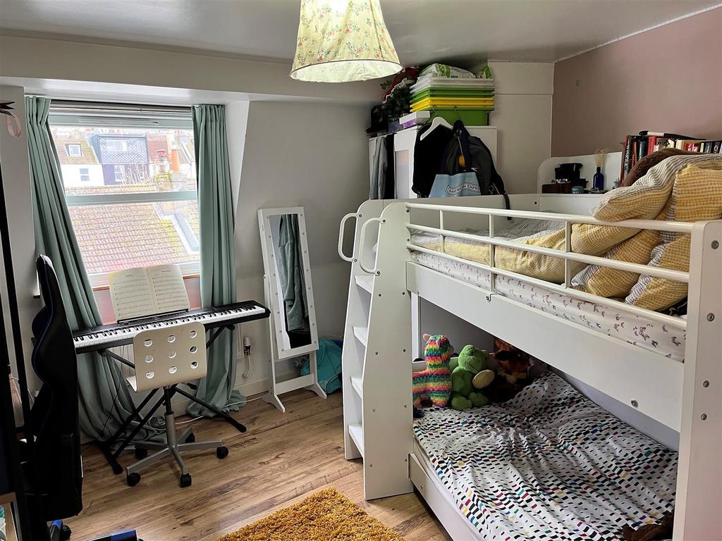 Bedroom 1.jpg