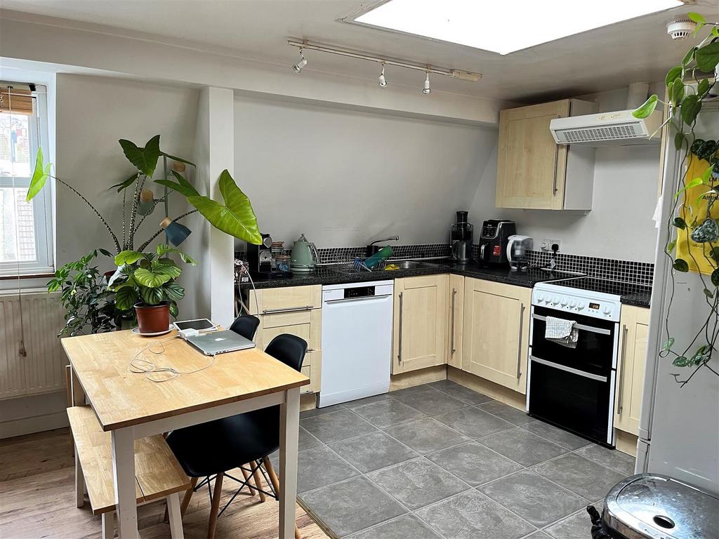 Kitchen area.jpg