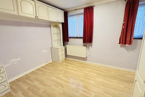 3 bedroom semi-detached house to rent, Kenmore Avenue, Harrow HA3