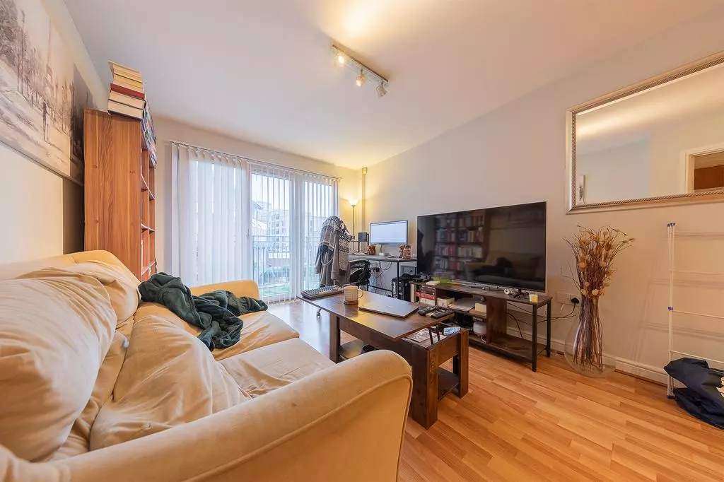 1 bedroom flat for sale - Photo 5