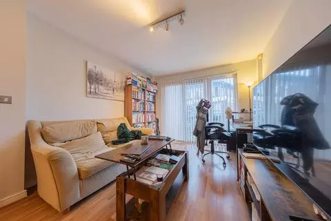 1 bedroom flat for sale - Photo 6