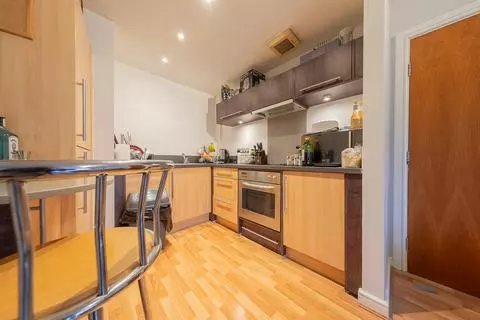 1 bedroom flat for sale - Photo 10