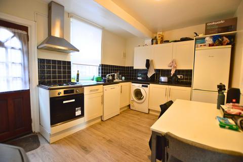 4 bedroom terraced house to rent, BILLS INCLUDED - Clarkson View, Woodhouse, Leeds, LS6, Leeds LS6