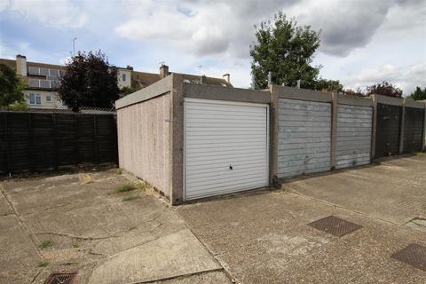 Garage to rent, Marine Avenue, Leigh-On-Sea