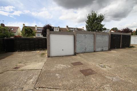 Garage to rent, Marine Avenue, Leigh-On-Sea