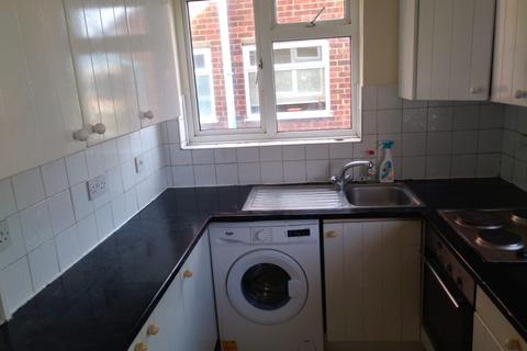 2 bedroom terraced house to rent, Tyeshurst Close, London SE2