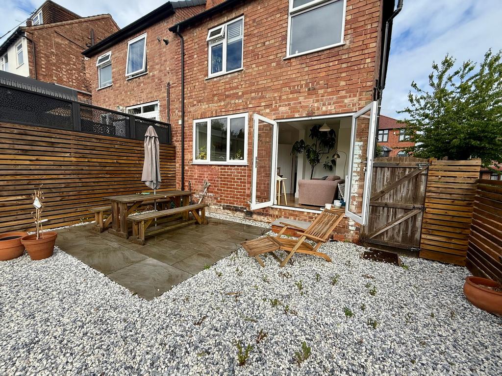 Patio/Rear garden