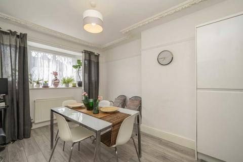 3 bedroom house for sale, Cricklade Avenue, London SW2