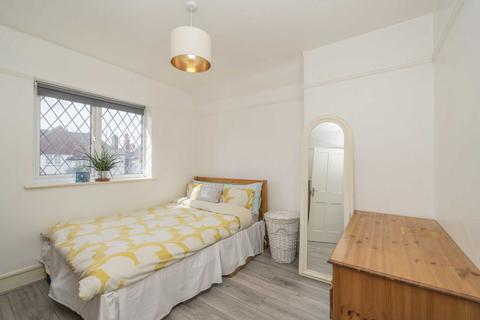 3 bedroom house for sale, Cricklade Avenue, London SW2