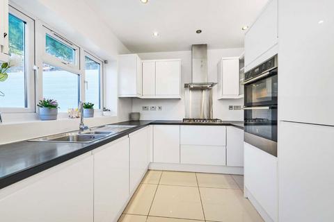 1 bedroom flat for sale, Cricklade Avenue, London SW2