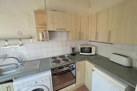 3 bedroom terraced house to rent, Kingswood Road, Manchester, M14 6SB