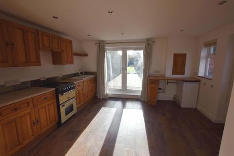 3 bedroom end of terrace house to rent, West Street, Helpston, Peterborough