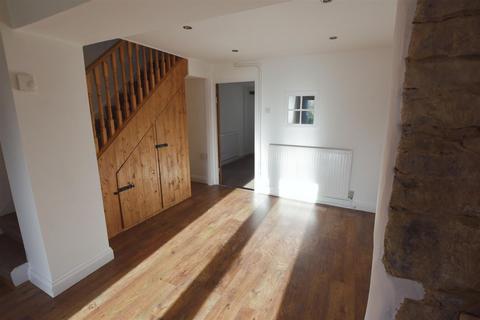 3 bedroom end of terrace house to rent, West Street, Helpston, Peterborough