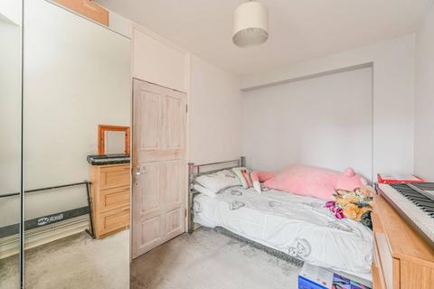 2 bedroom flat for sale, Stockwell Gardens Estate, Stockwell, London, SW9