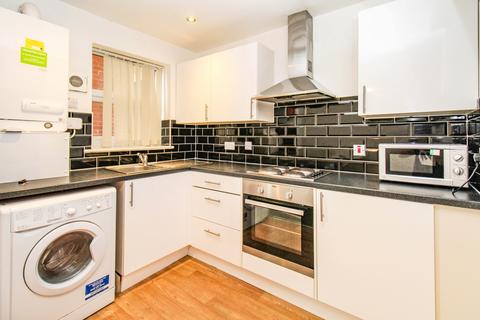 3 bedroom apartment to rent, BILLS INCLUDED - Hyde Park Road, Hyde Park, Leeds, LS6, Leeds LS6