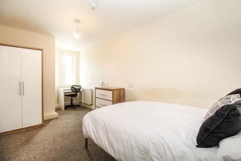 3 bedroom apartment to rent, BILLS INCLUDED - Hyde Park Road, Hyde Park, Leeds, LS6, Leeds LS6