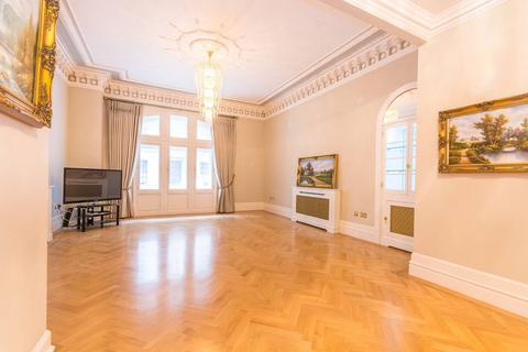 3 bedroom flat for sale, Whitehall Court, St James's, London, SW1A