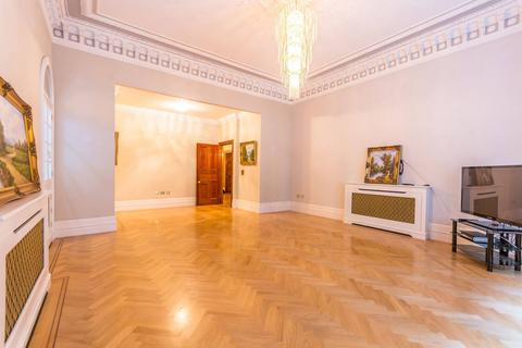 3 bedroom flat for sale, Whitehall Court, St James's, London, SW1A