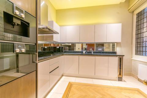 3 bedroom flat for sale, Whitehall Court, St James's, London, SW1A