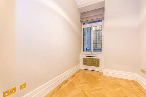 3 bedroom flat for sale, Whitehall Court, St James's, London, SW1A