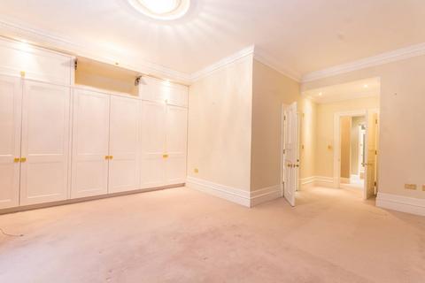 3 bedroom flat for sale, Whitehall Court, St James's, London, SW1A