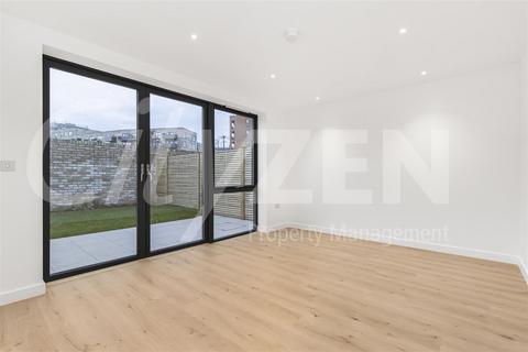 3 bedroom house to rent, Felix Road, London W13