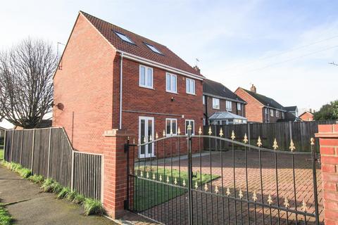 5 bedroom detached house to rent, Westwood Avenue, Lowestoft