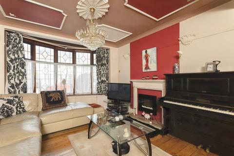 3 bedroom terraced house for sale, Coningsby Gardens, Chingford, London